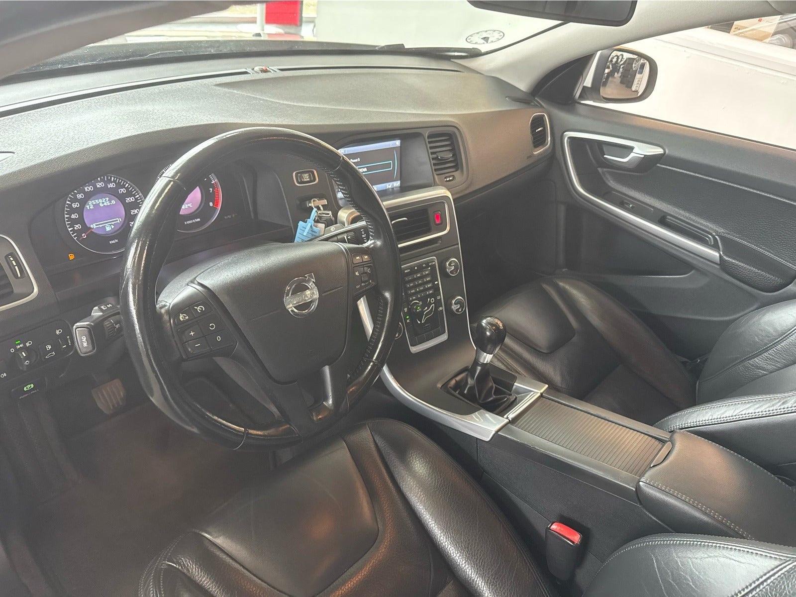 Hvid Volvo S60 fra 2010
