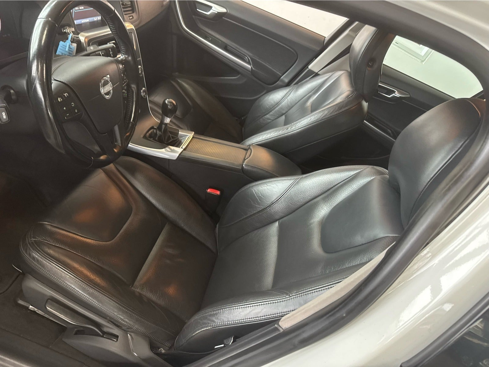 Hvid Volvo S60 fra 2010