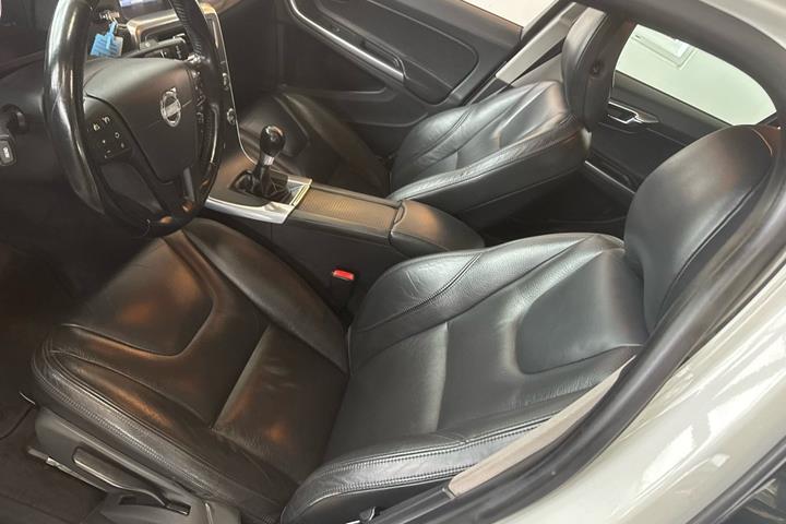 Hvid Volvo S60 fra 2010