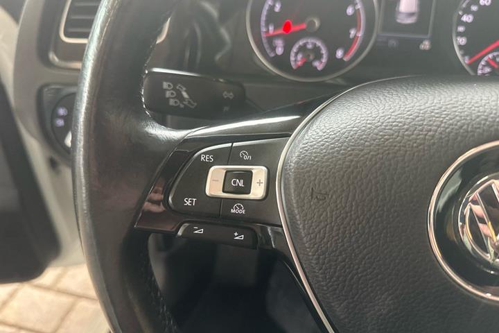 Hvid VW Golf VII fra 2015
