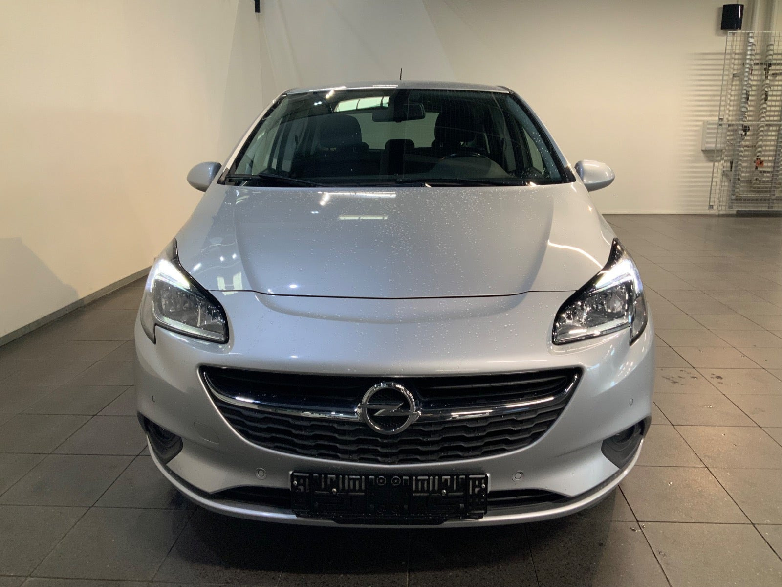 Sølv Opel Corsa fra 2019