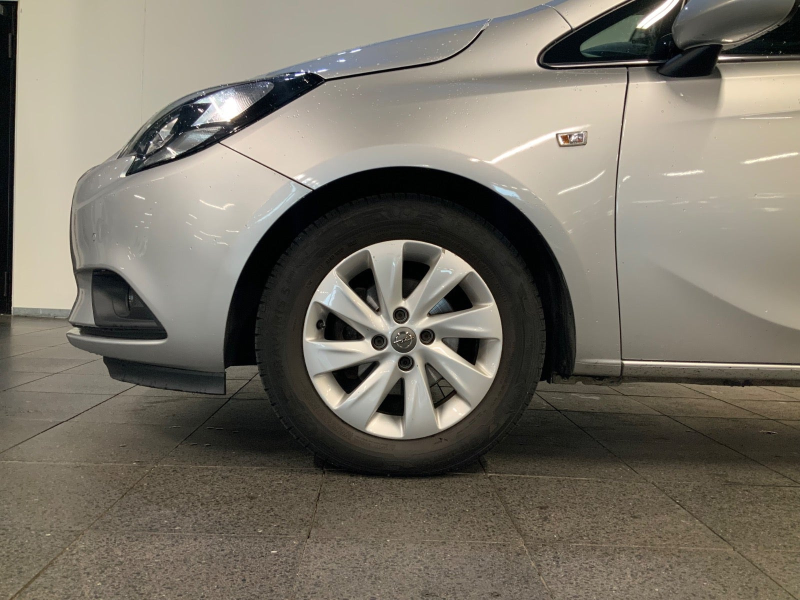 Sølv Opel Corsa fra 2019