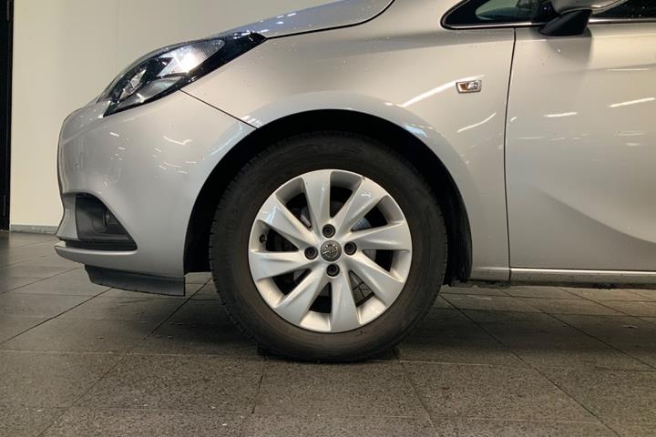 Sølv Opel Corsa fra 2019