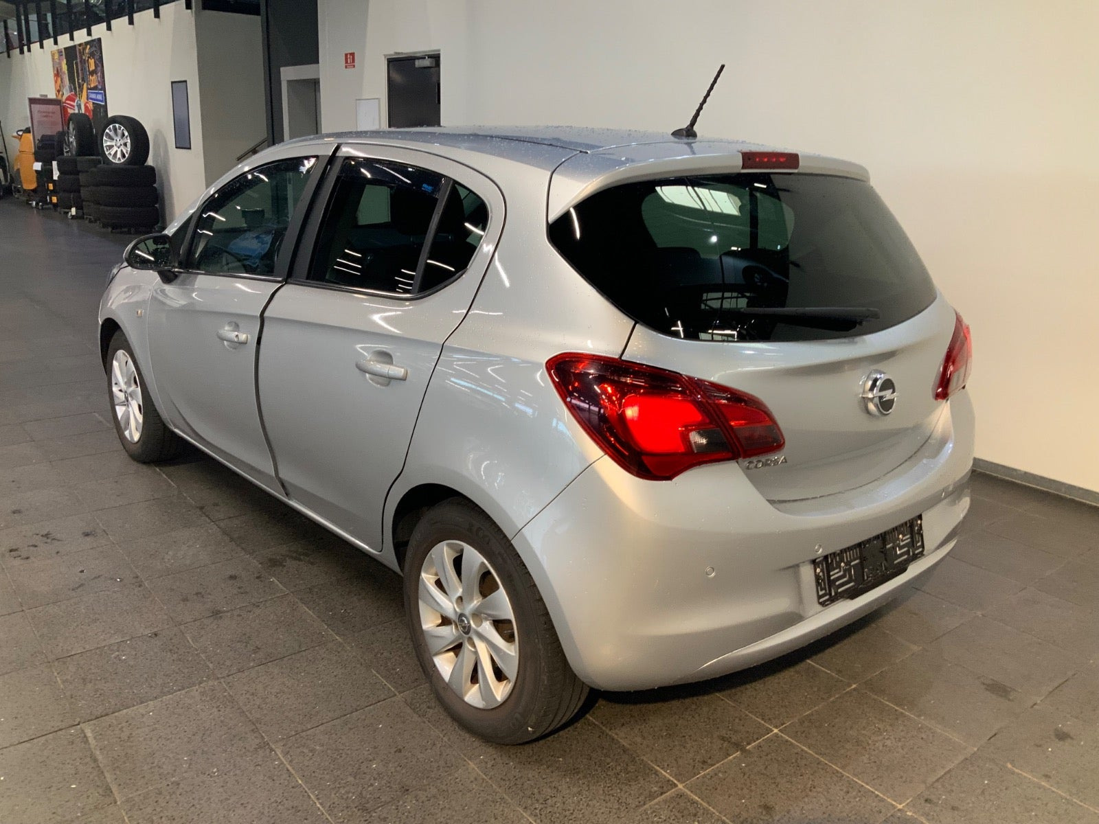 Sølv Opel Corsa fra 2019