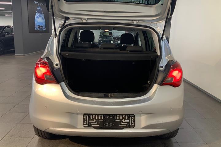 Sølv Opel Corsa fra 2019