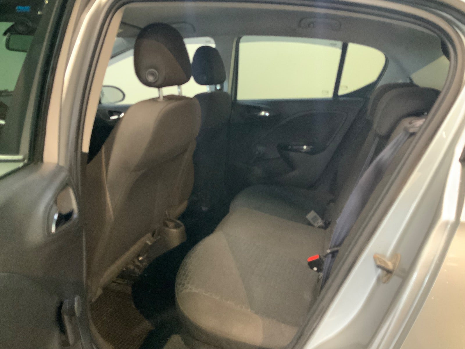 Sølv Opel Corsa fra 2019