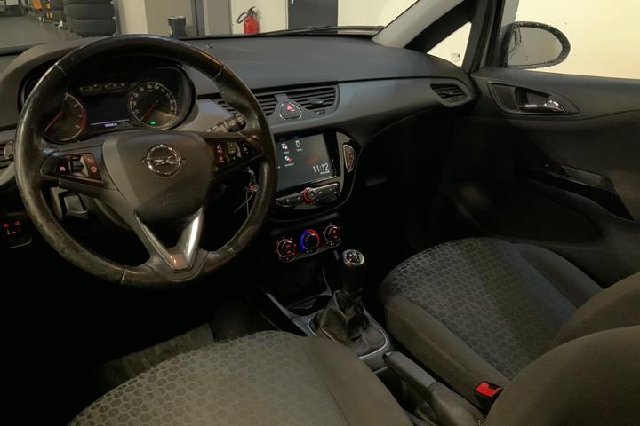 Sølv Opel Corsa fra 2019
