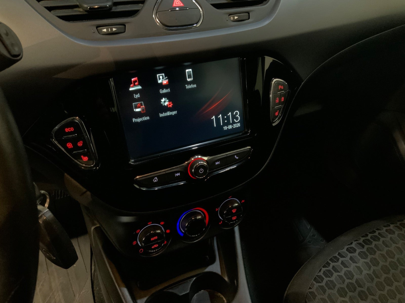 Sølv Opel Corsa fra 2019