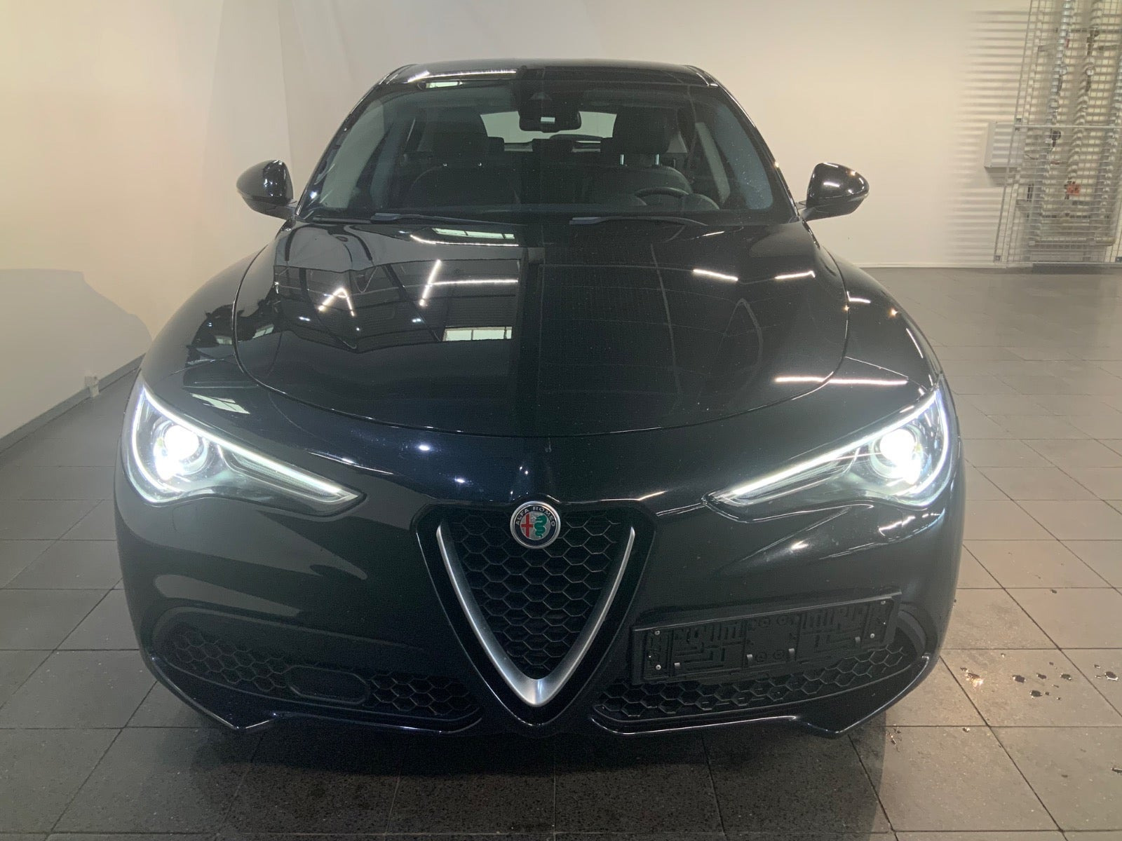 Sort Alfa Romeo Stelvio fra 2018