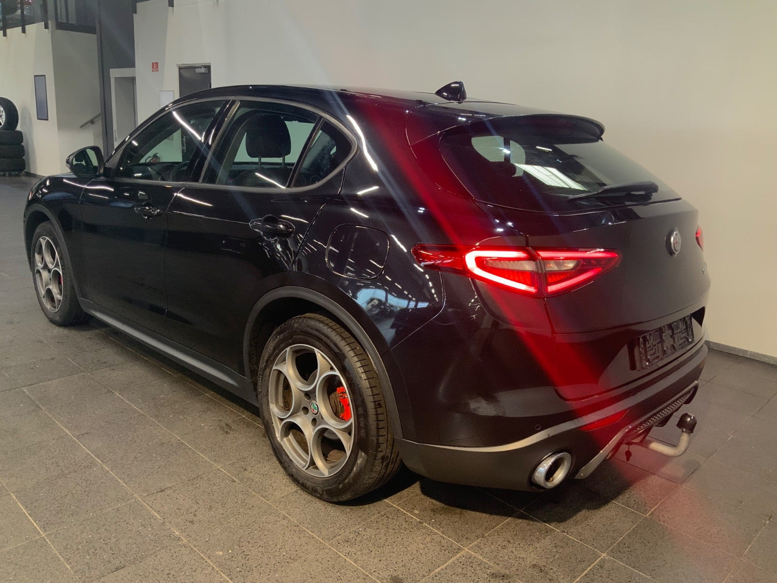 Sort Alfa Romeo Stelvio fra 2018