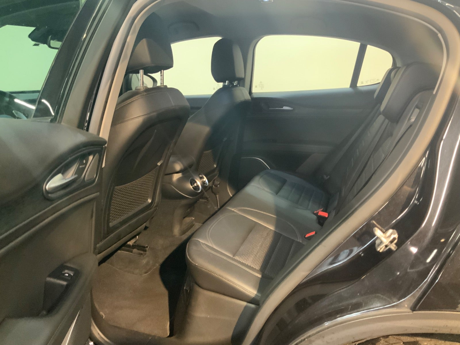 Sort Alfa Romeo Stelvio fra 2018