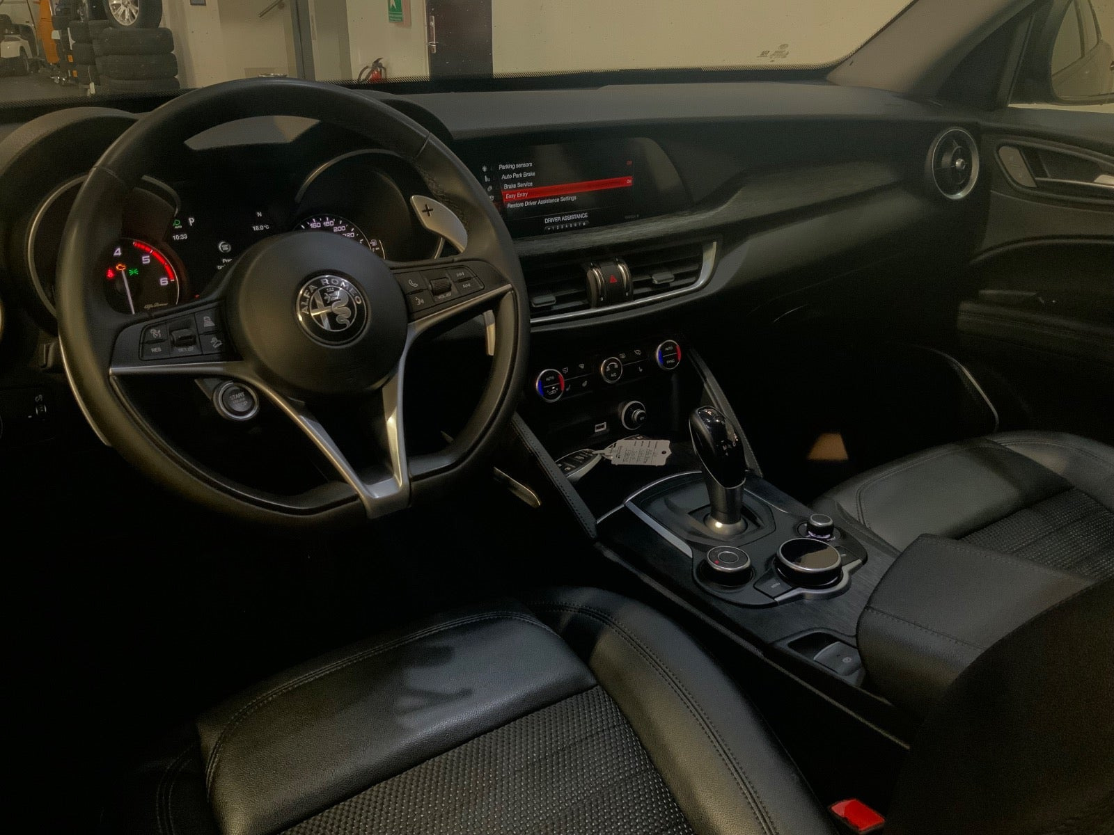 Sort Alfa Romeo Stelvio fra 2018