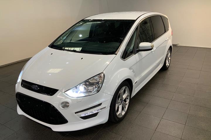 Hvid Ford S-MAX fra 2014 set udefra
