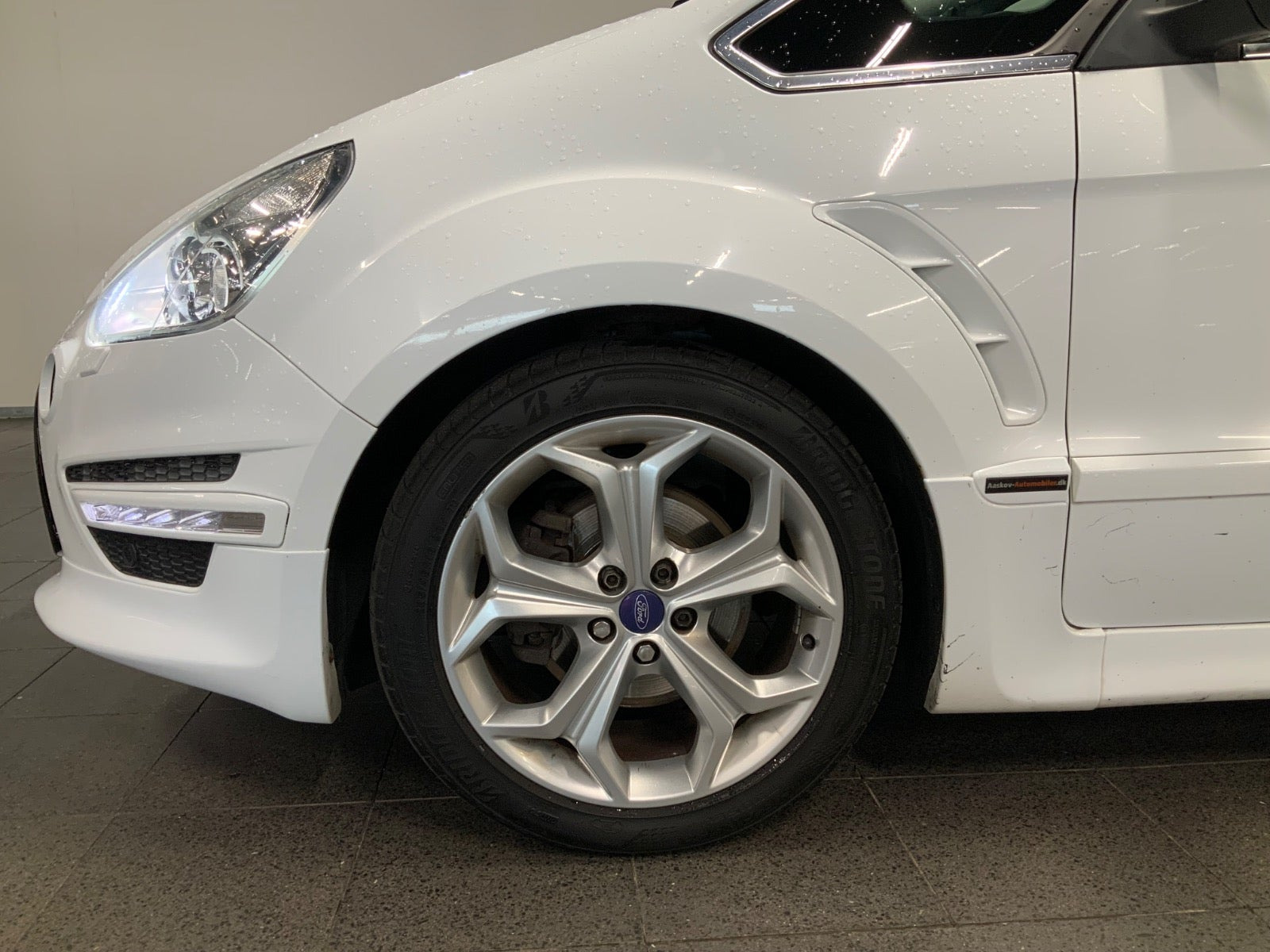 Hvid Ford S-MAX fra 2014