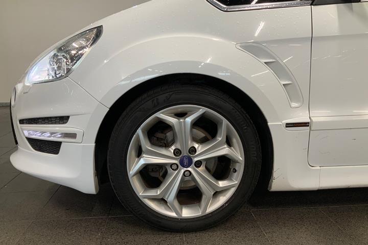 Hvid Ford S-MAX fra 2014