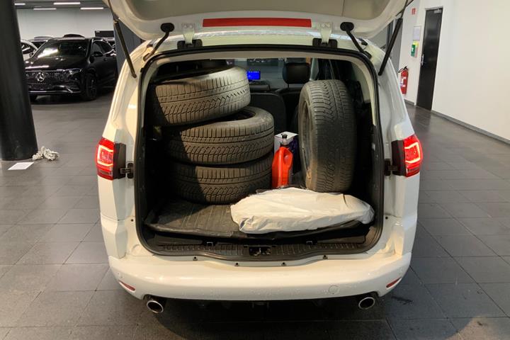 Hvid Ford S-MAX fra 2014
