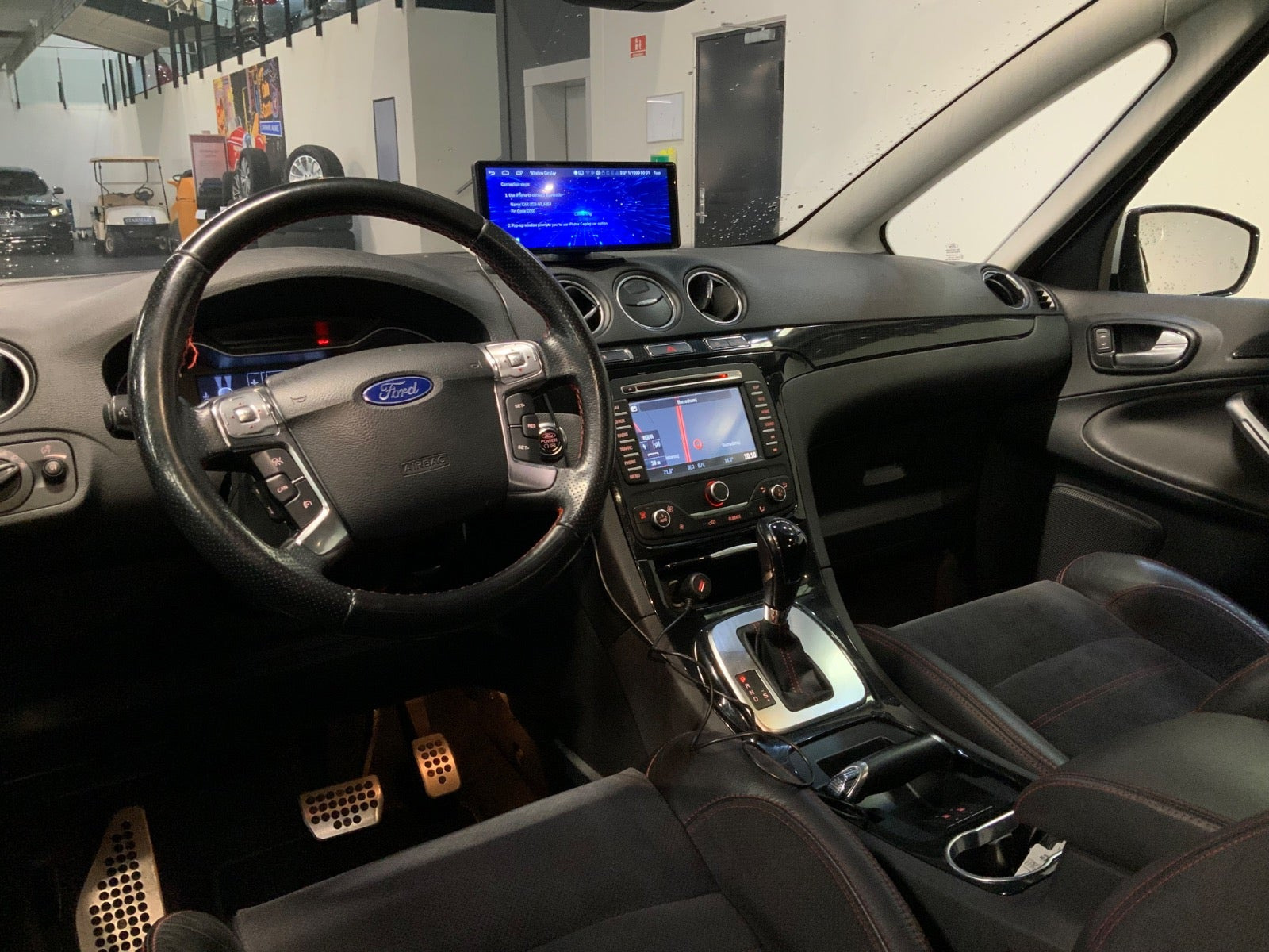 Hvid Ford S-MAX fra 2014