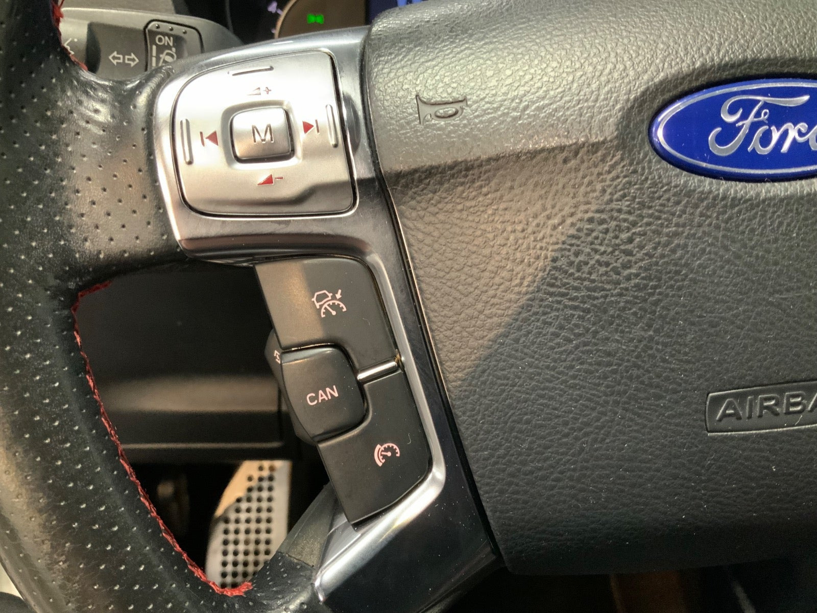 Hvid Ford S-MAX fra 2014