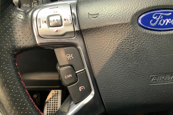 Hvid Ford S-MAX fra 2014