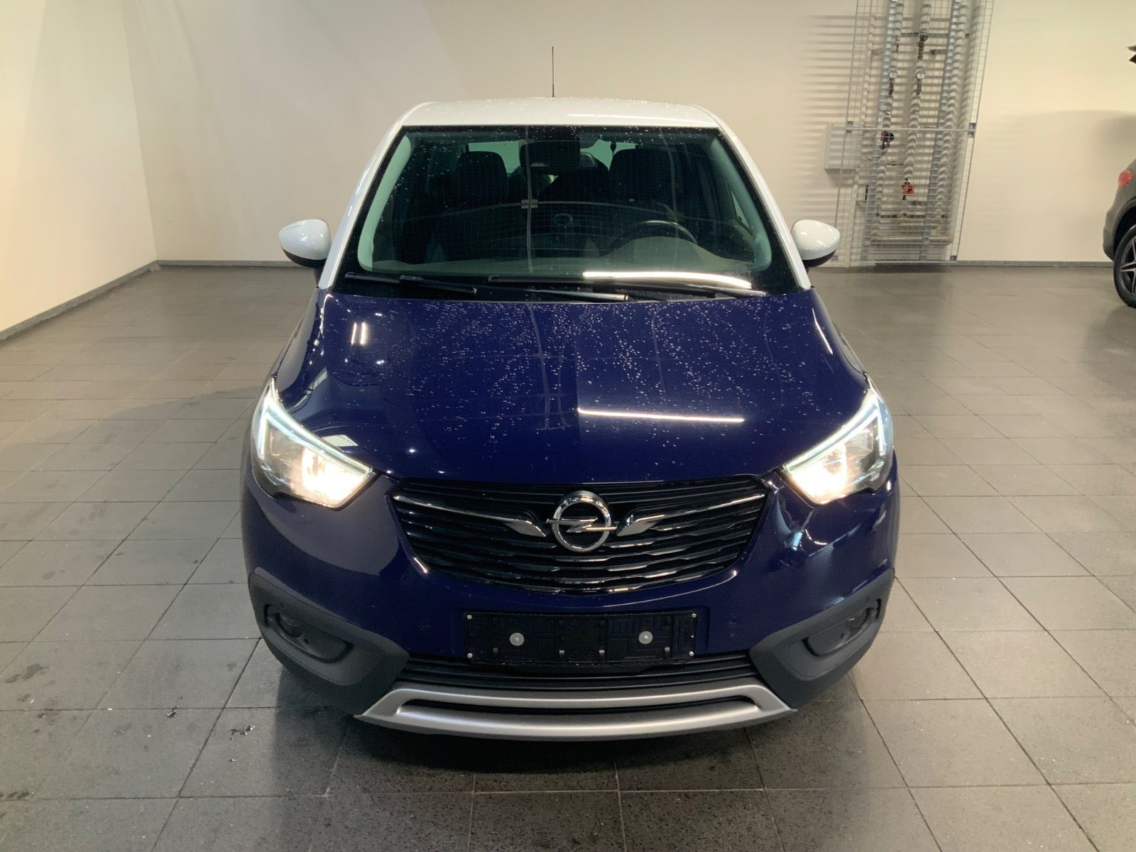 Blå Opel Crossland X fra 2017