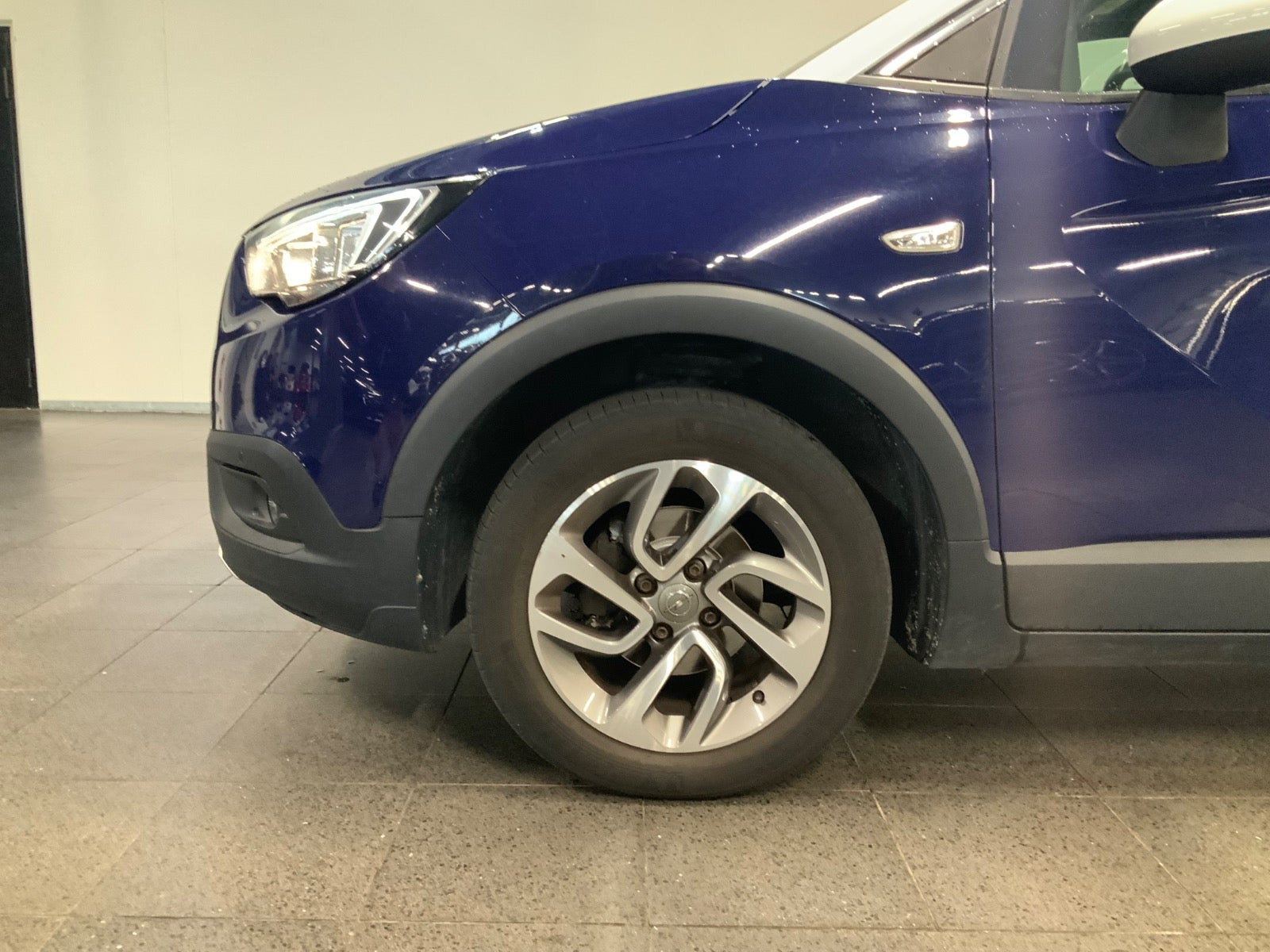Blå Opel Crossland X fra 2017