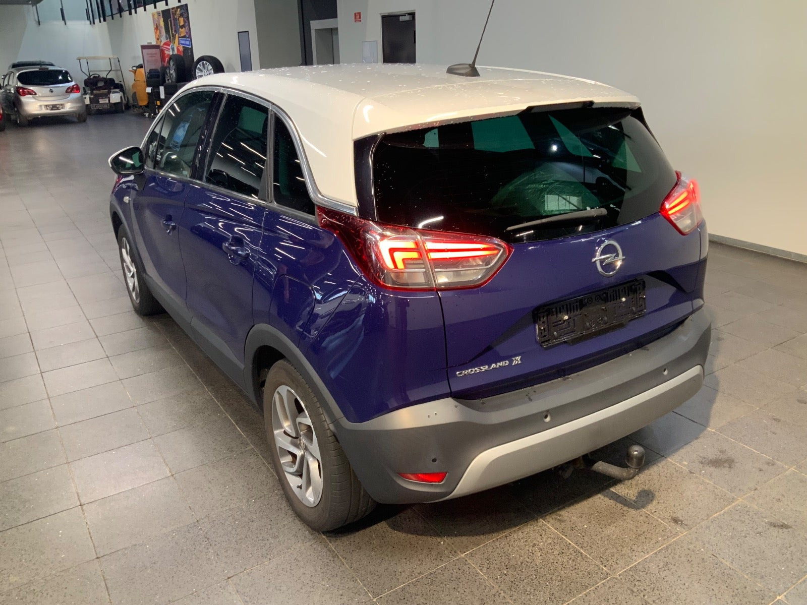 Blå Opel Crossland X fra 2017