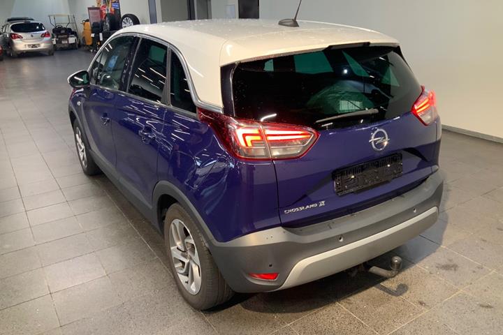 Blå Opel Crossland X fra 2017
