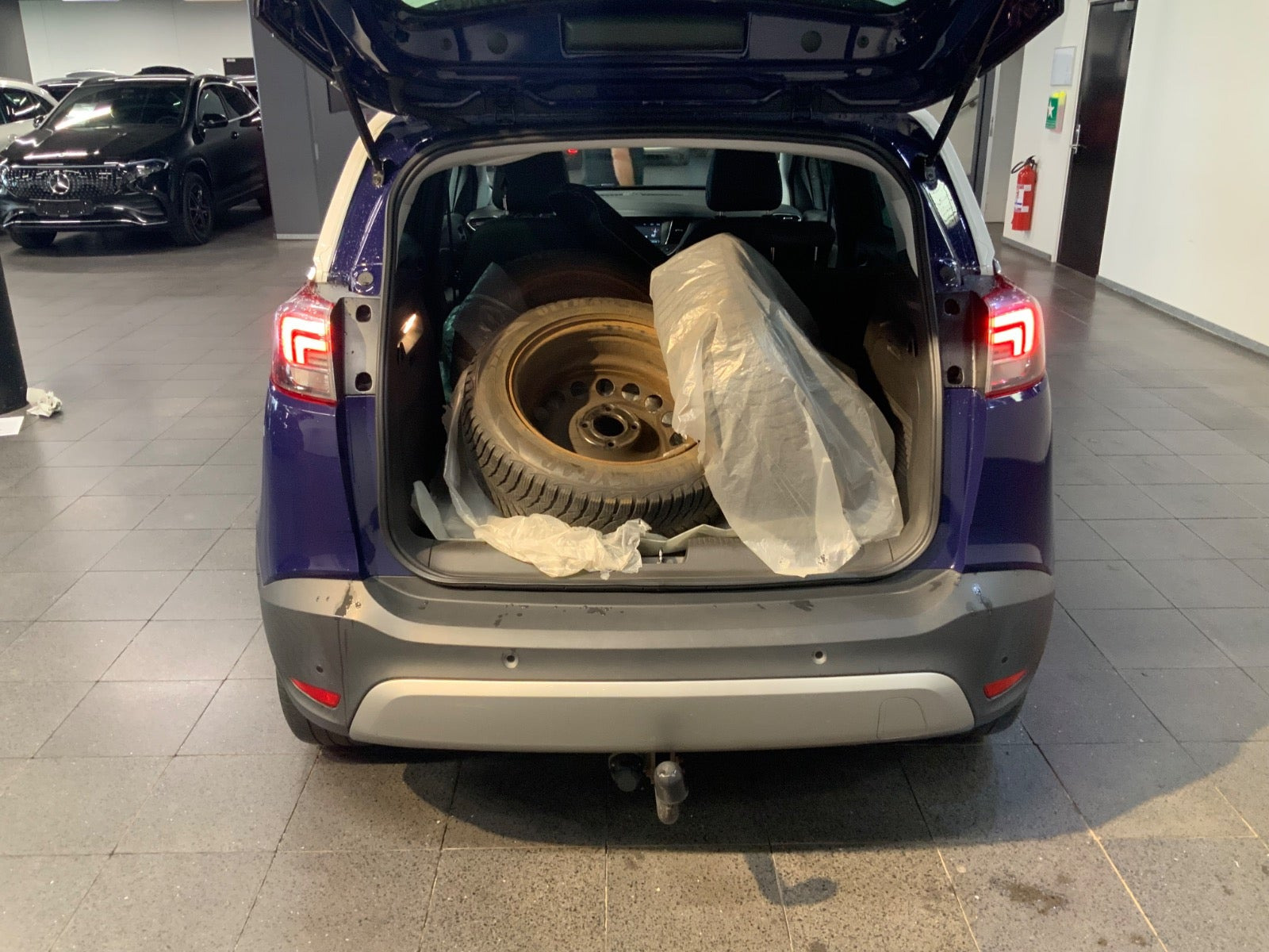 Blå Opel Crossland X fra 2017