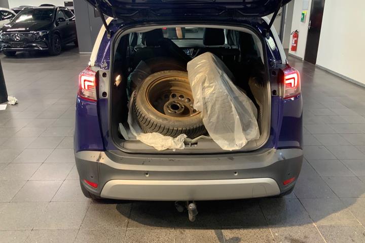 Blå Opel Crossland X fra 2017