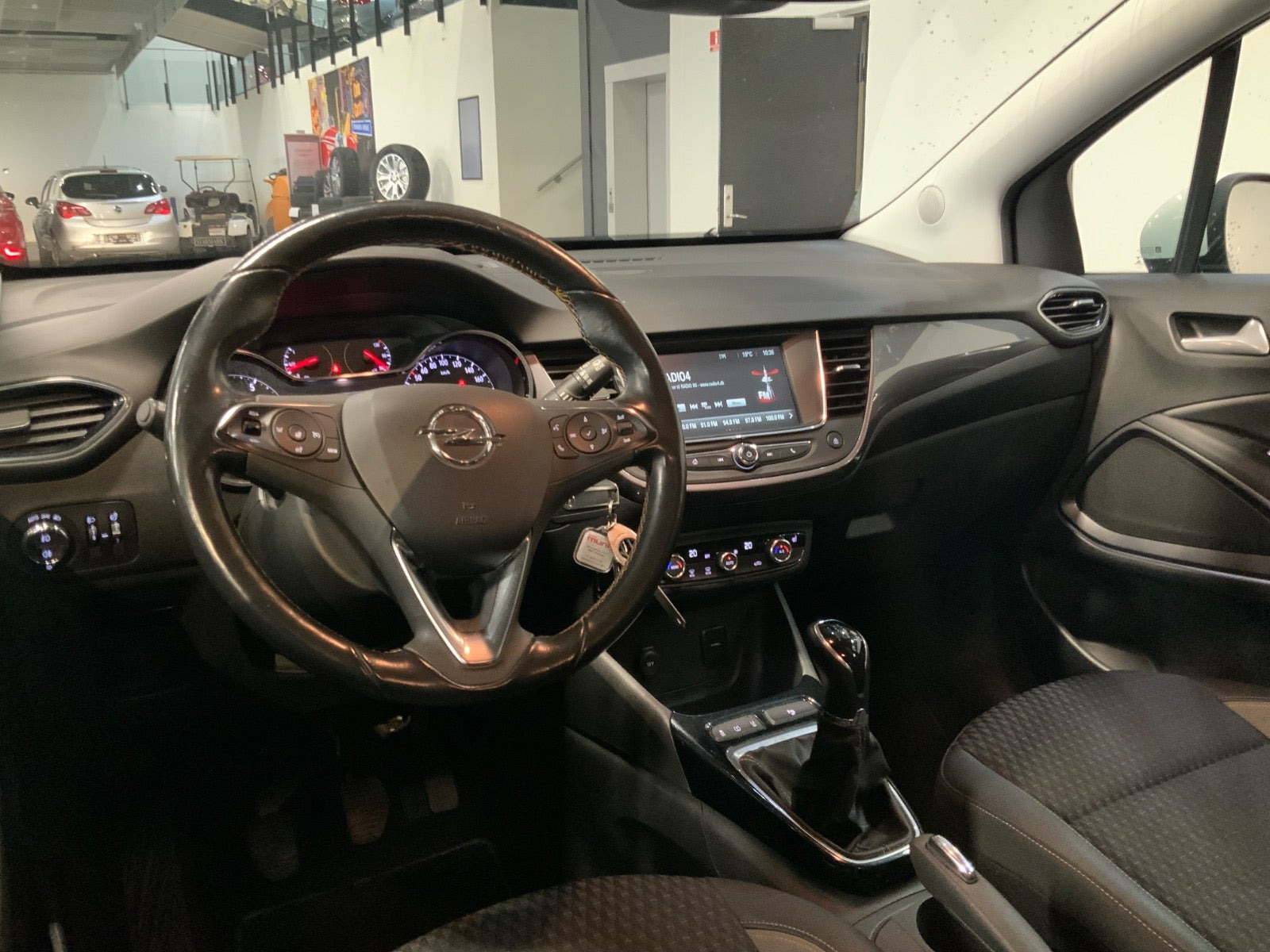 Blå Opel Crossland X fra 2017