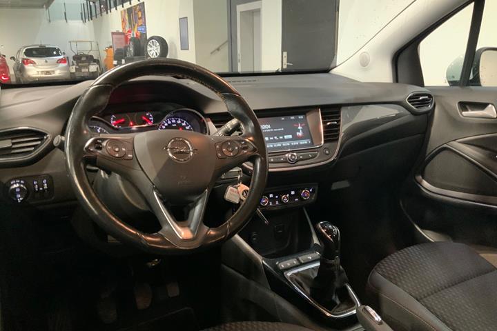 Blå Opel Crossland X fra 2017