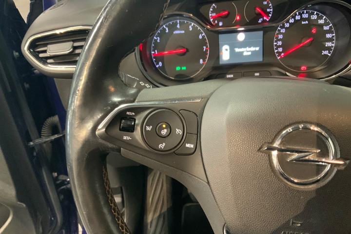 Blå Opel Crossland X fra 2017
