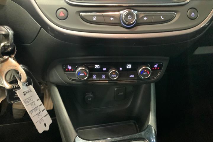 Blå Opel Crossland X fra 2017