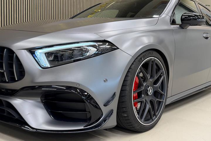 Sort Mercedes A45 fra 2021