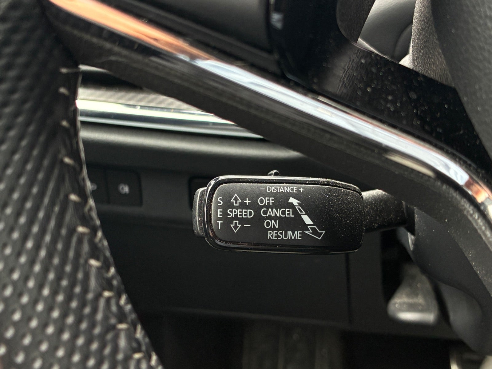 Grå Skoda Enyaq fra 2023