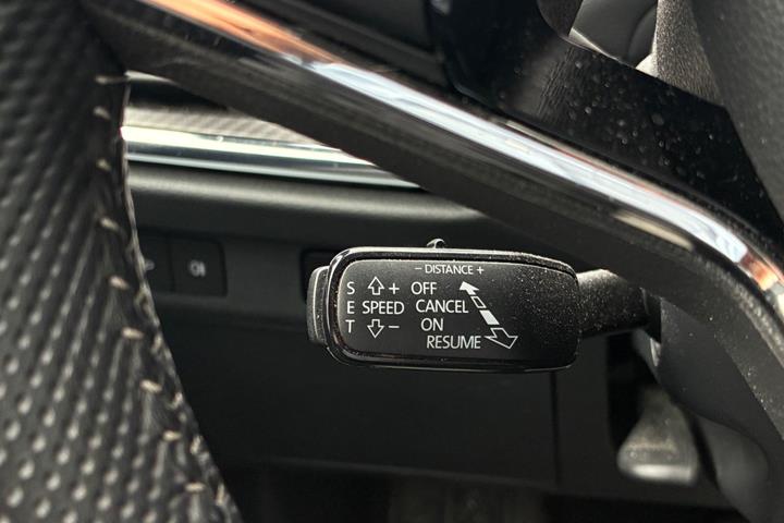 Grå Skoda Enyaq fra 2023
