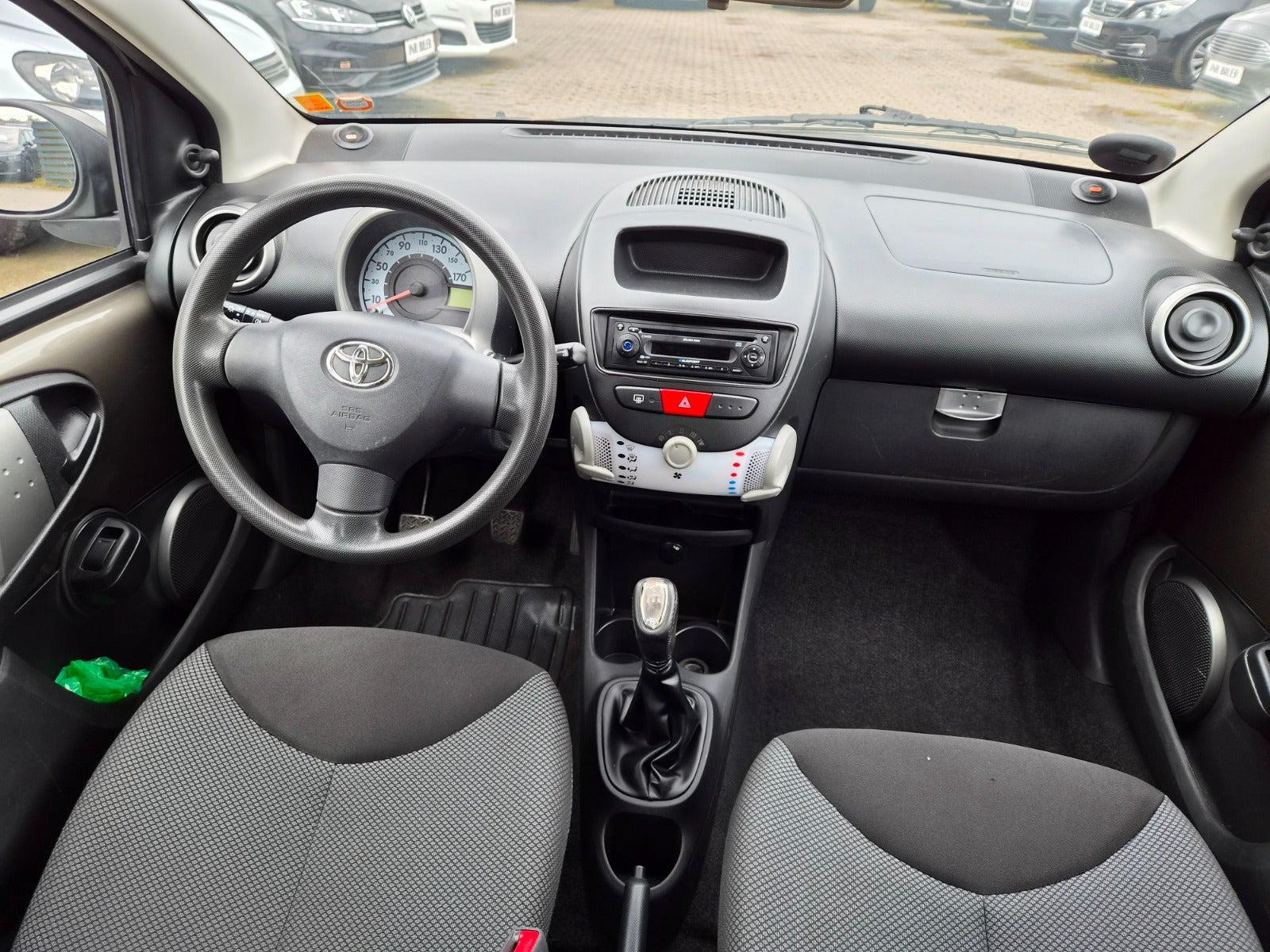 Brun Toyota Aygo fra 2012