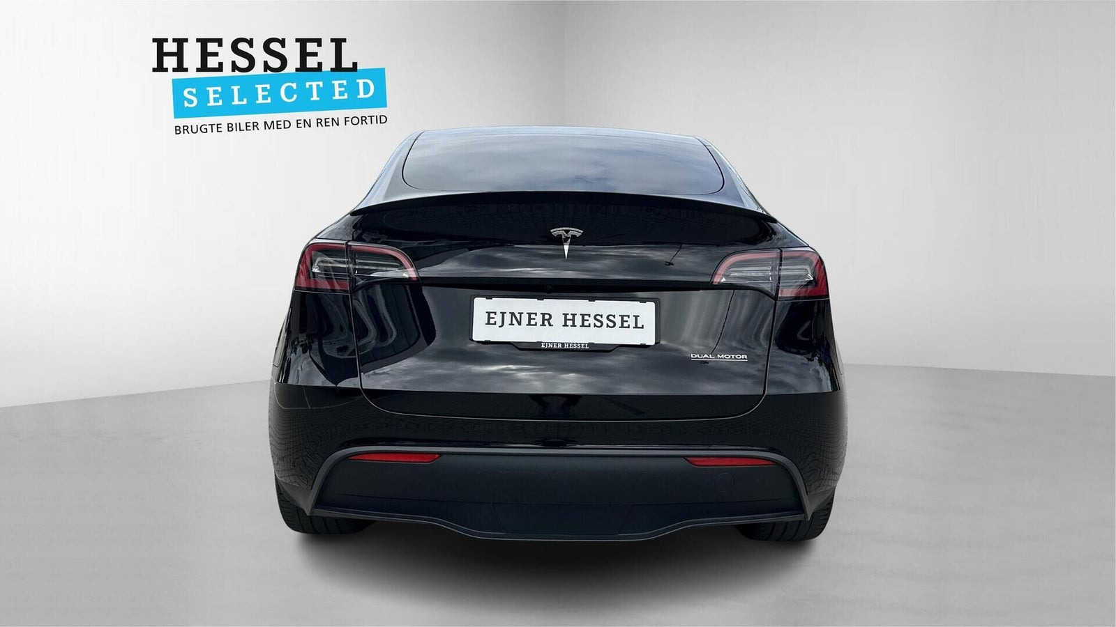 Sort Tesla Model Y fra 2023