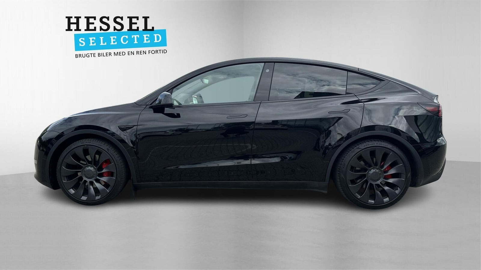 Sort Tesla Model Y fra 2023