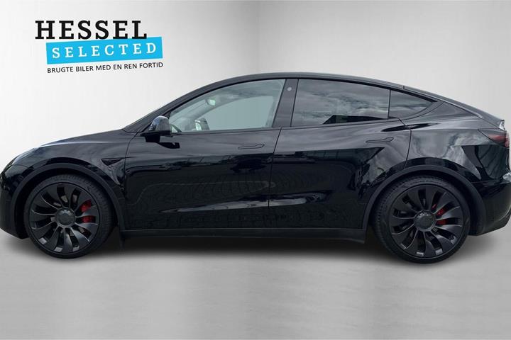 Sort Tesla Model Y fra 2023