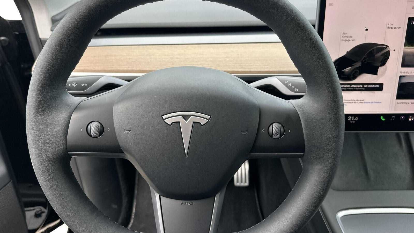 Sort Tesla Model Y fra 2023