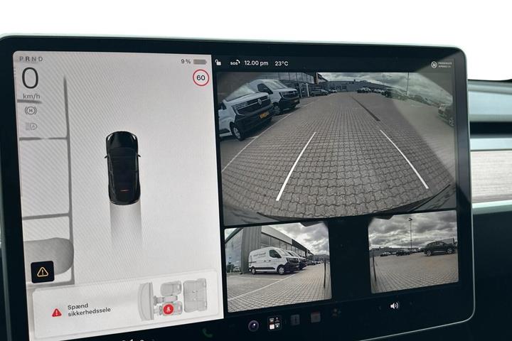 Sort Tesla Model Y fra 2023