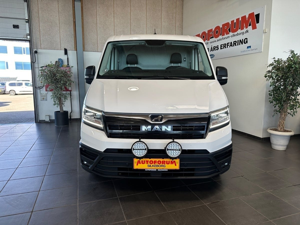 Hvid VW Crafter 35 fra 2023