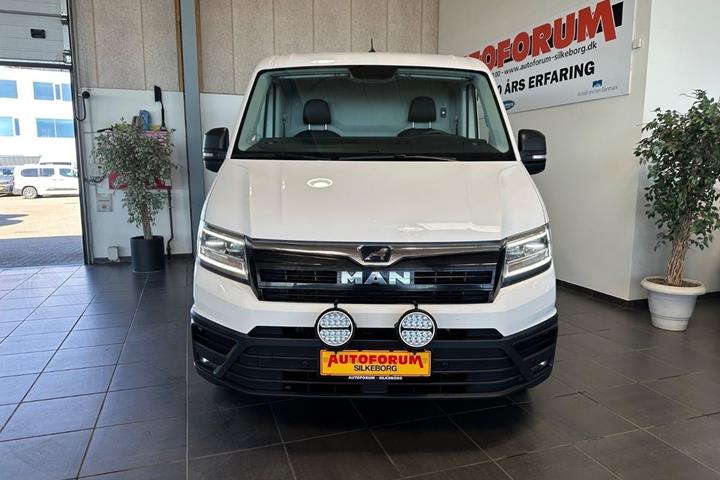 Hvid VW Crafter 35 fra 2023