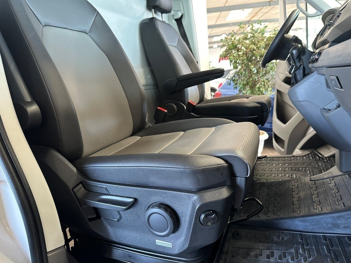 Hvid VW Crafter 35 fra 2023