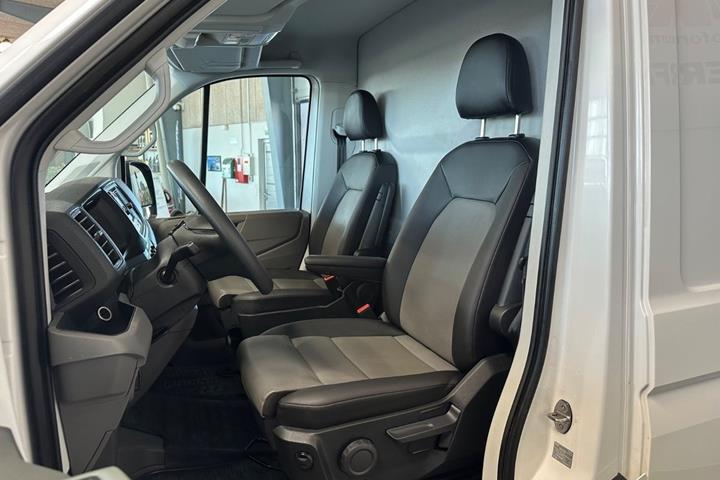 Hvid VW Crafter 35 fra 2023