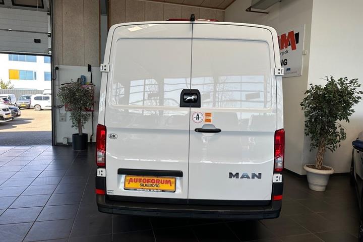 Hvid VW Crafter 35 fra 2023