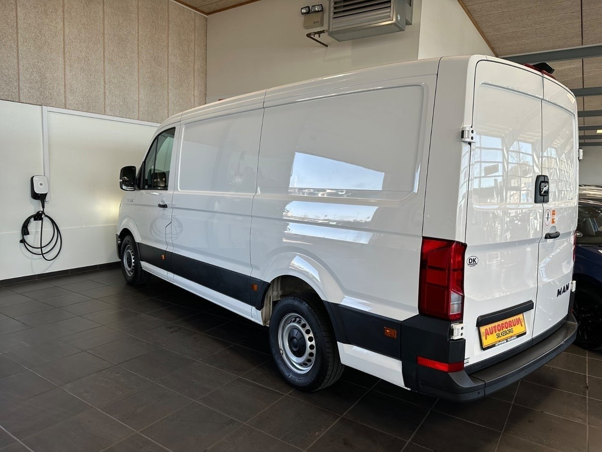 Hvid VW Crafter 35 fra 2023