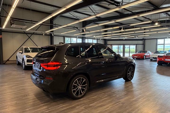 Sort BMW X3 fra 2021