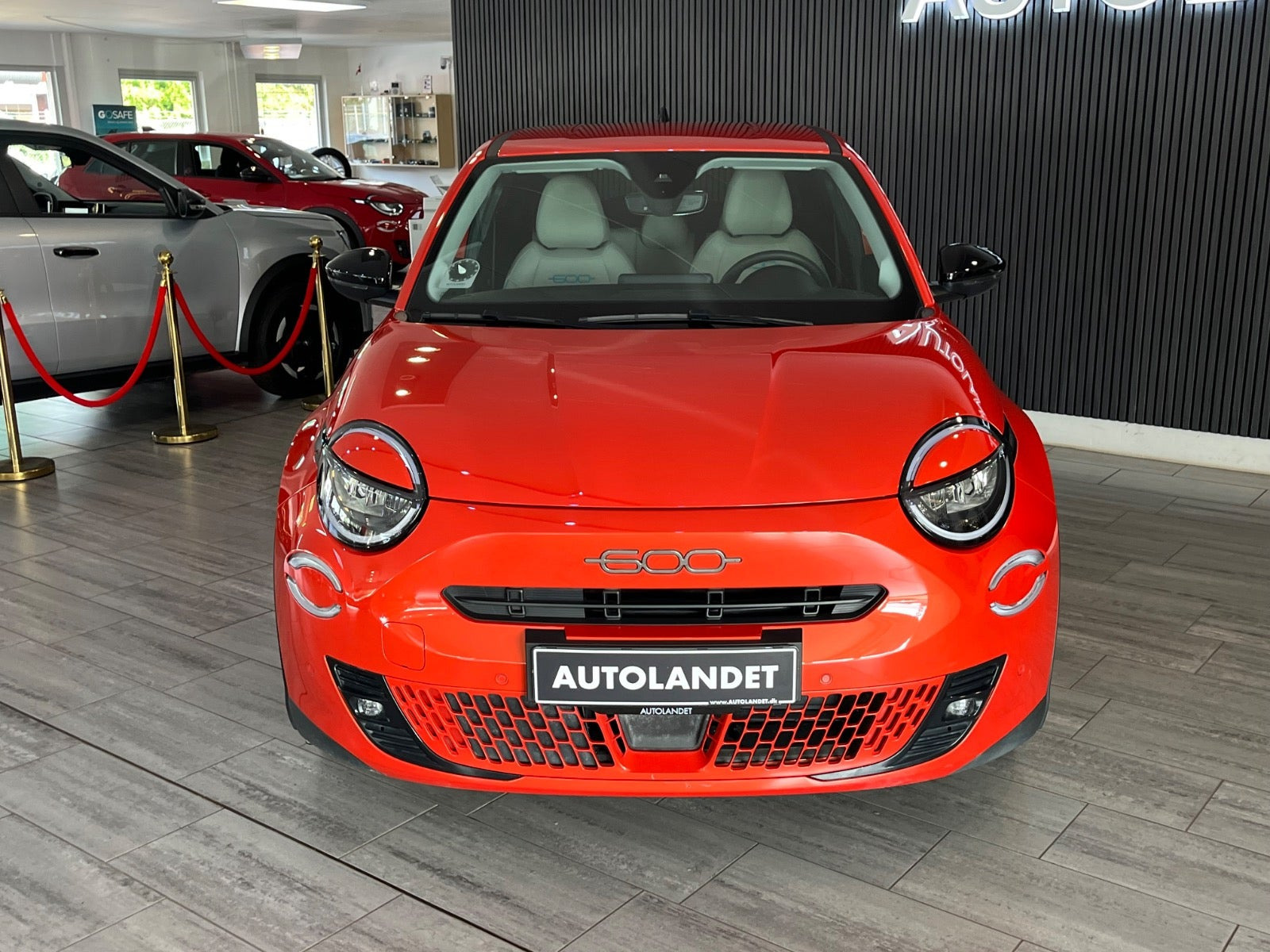 Rød Fiat 600e fra 2025